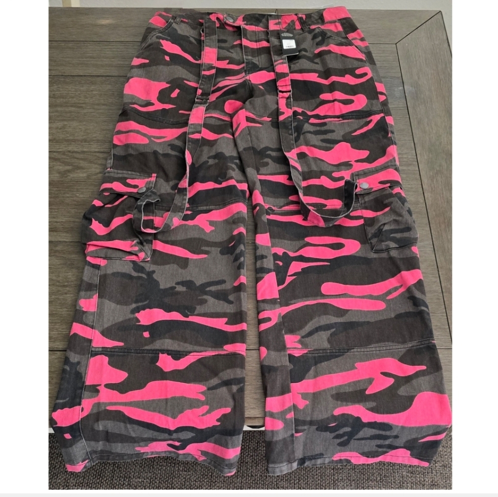 Fashion Nova Pink/Combo Cargo Pants Size L - Picture 3 of 10
